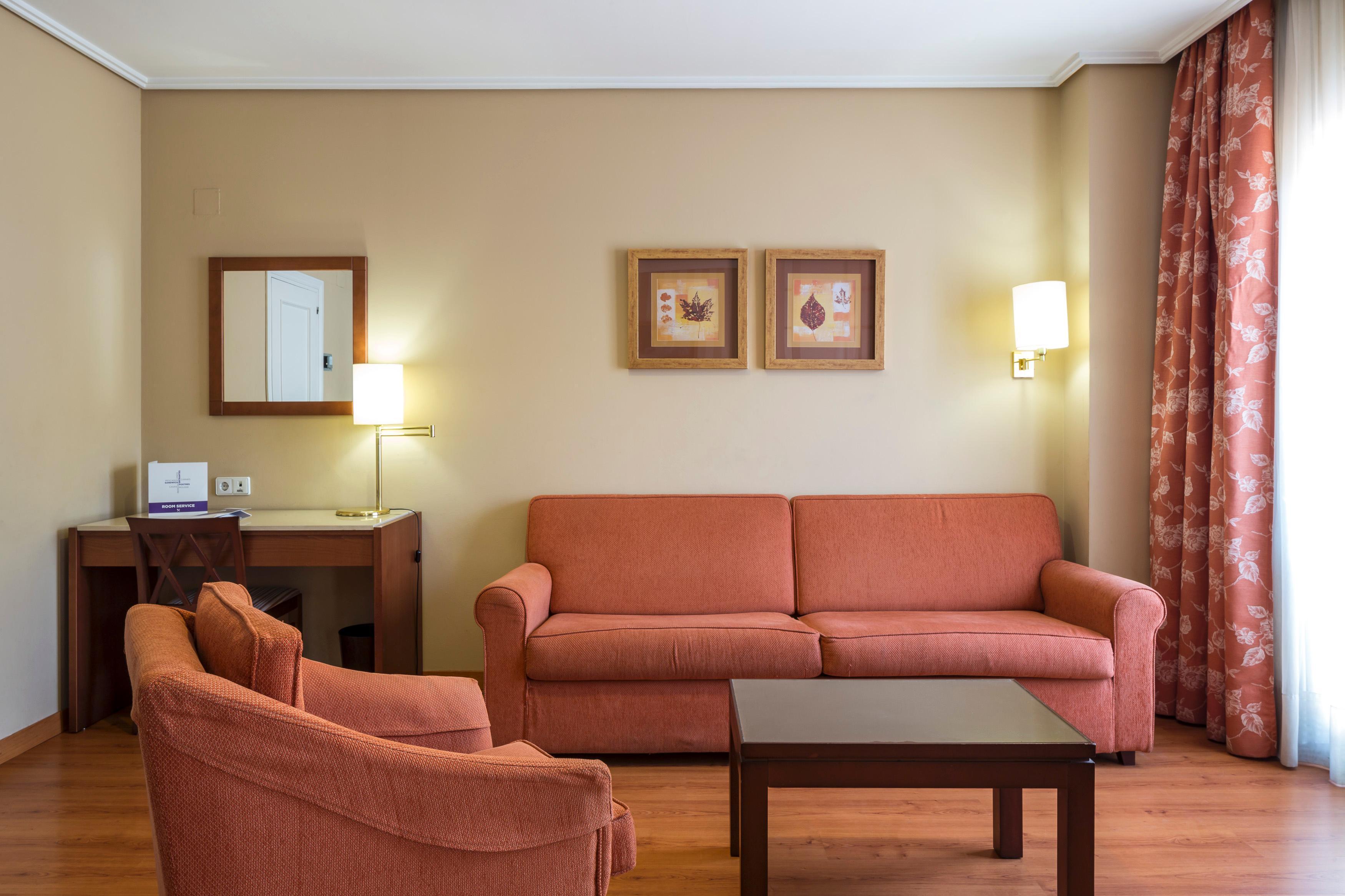 Ilunion Alcora Sevilla Сан-Хуан-де-Аснальфараче Екстер'єр фото Example of a hotel room