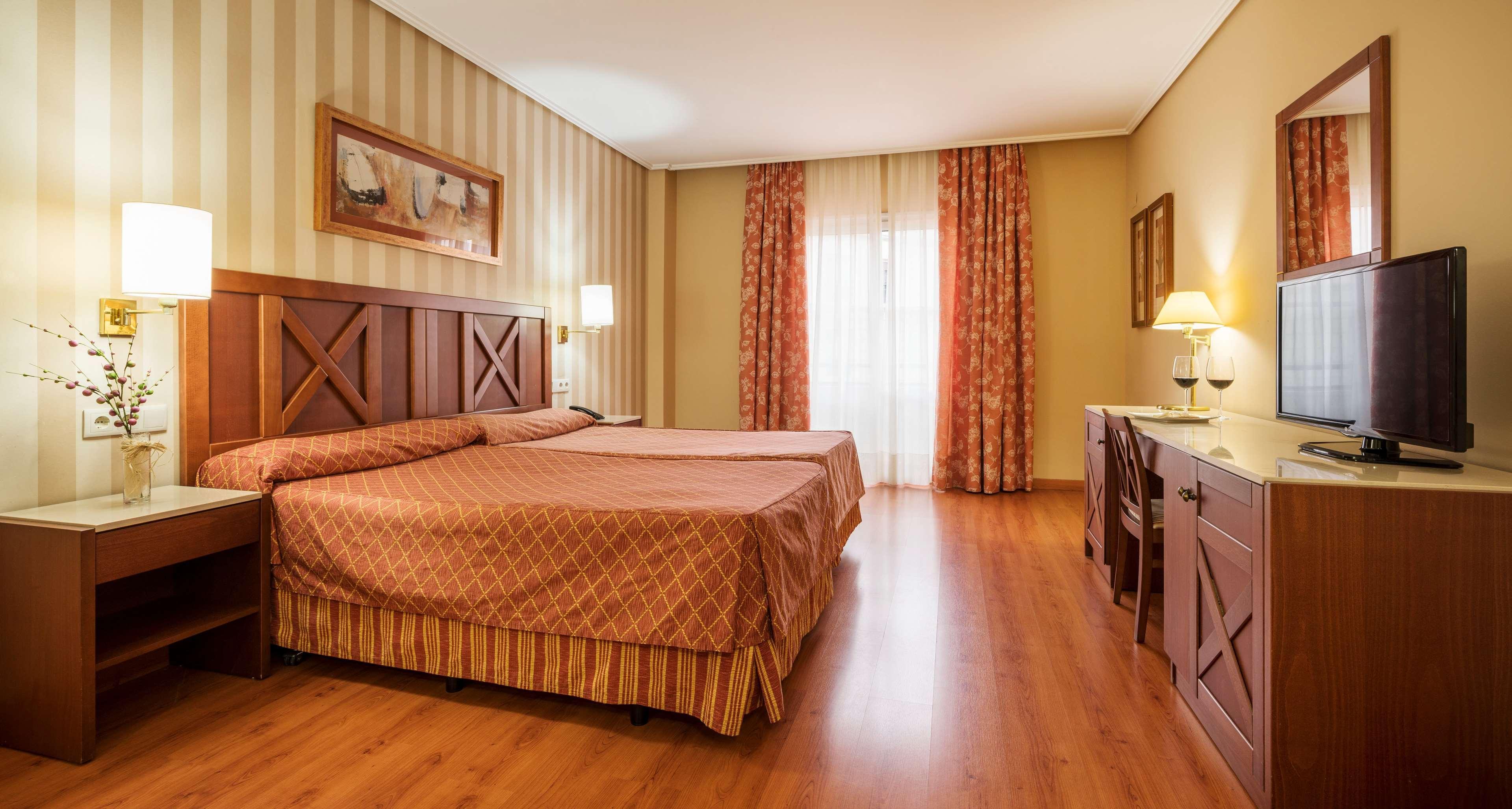 Ilunion Alcora Sevilla Сан-Хуан-де-Аснальфараче Екстер'єр фото A room at Hotel Porta del Sol