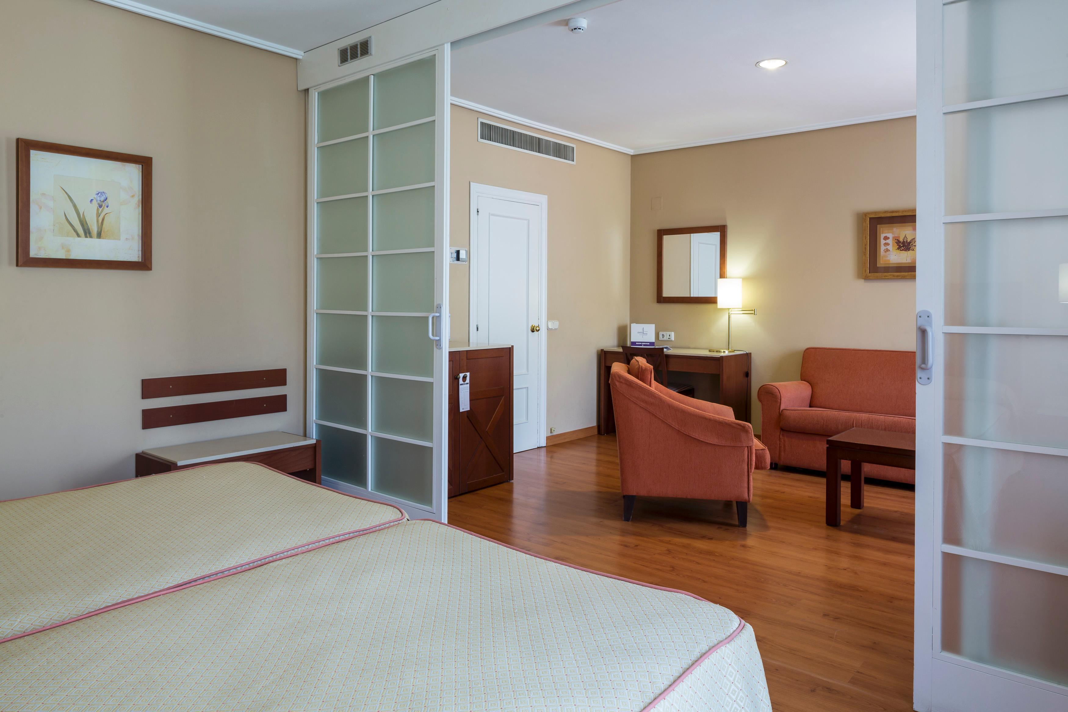 Ilunion Alcora Sevilla Сан-Хуан-де-Аснальфараче Екстер'єр фото Room at the hotel