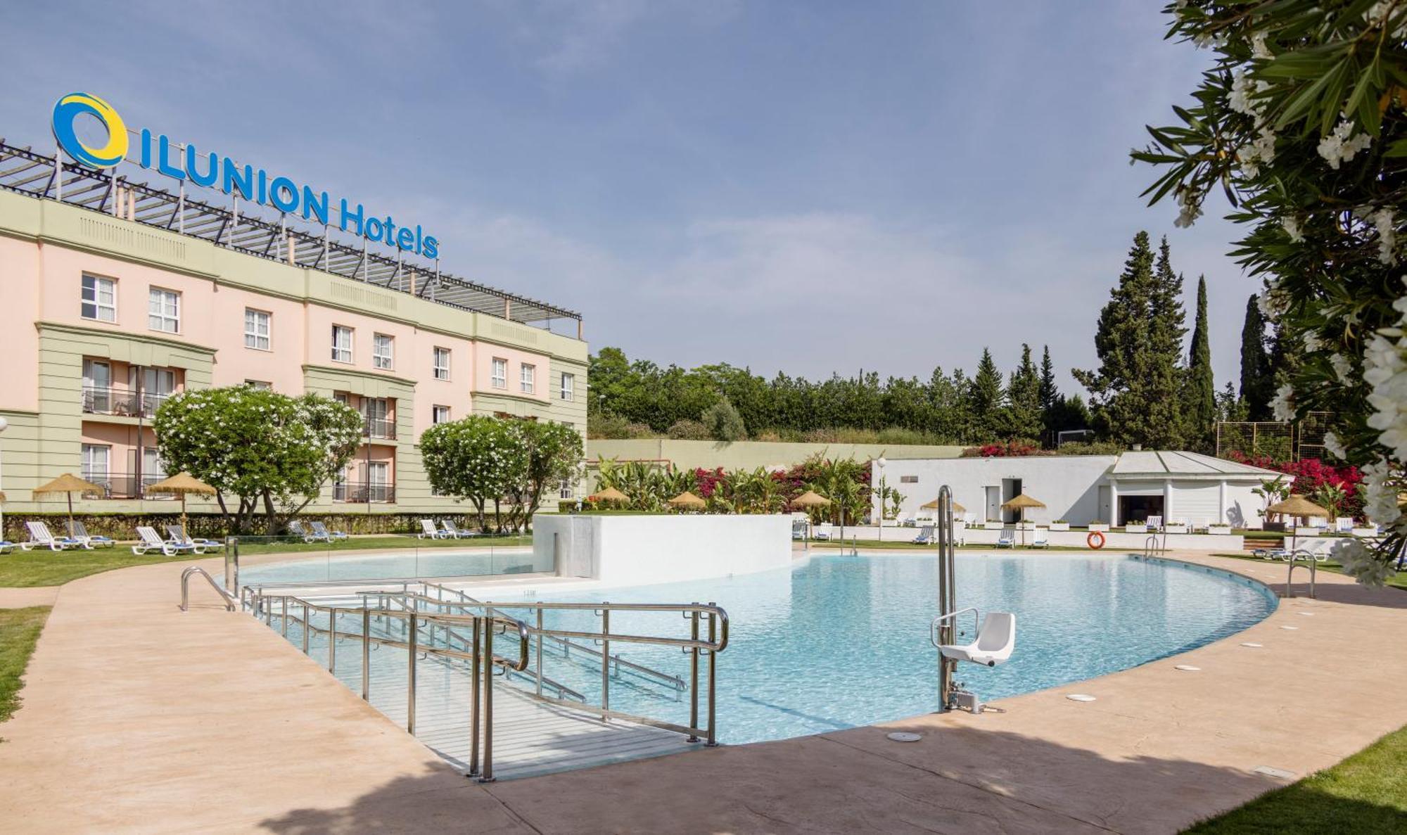 Ilunion Alcora Sevilla Сан-Хуан-де-Аснальфараче Екстер'єр фото ILUNION Hotels