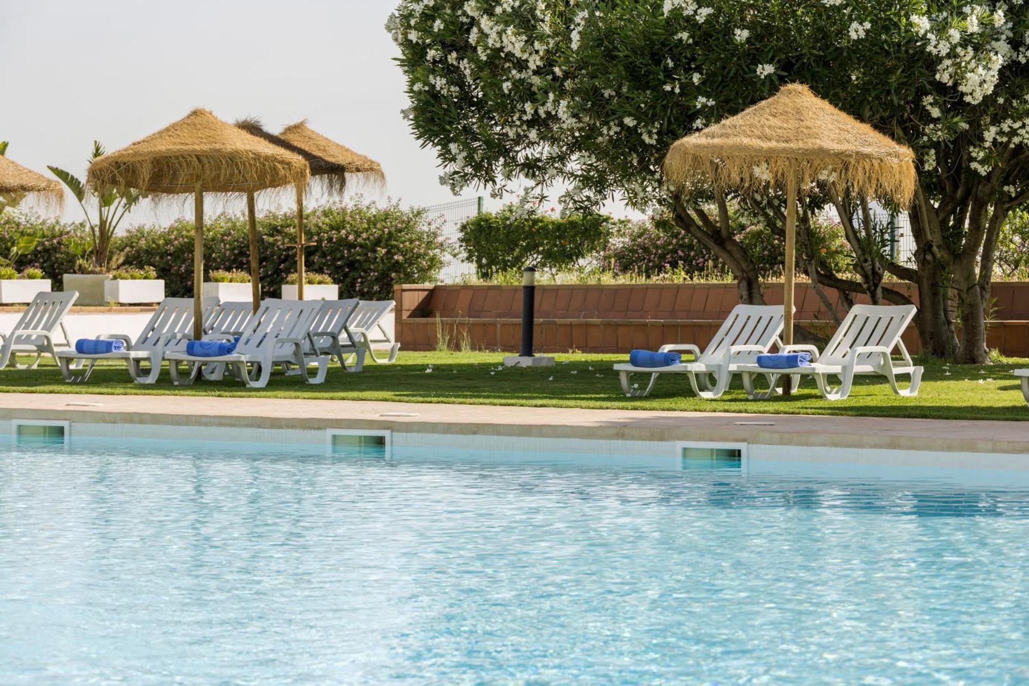 Ilunion Alcora Sevilla Сан-Хуан-де-Аснальфараче Екстер'єр фото Hotel